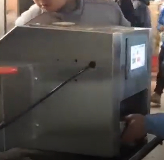 上超智能打菜機(jī)，精準(zhǔn)高效省人力
